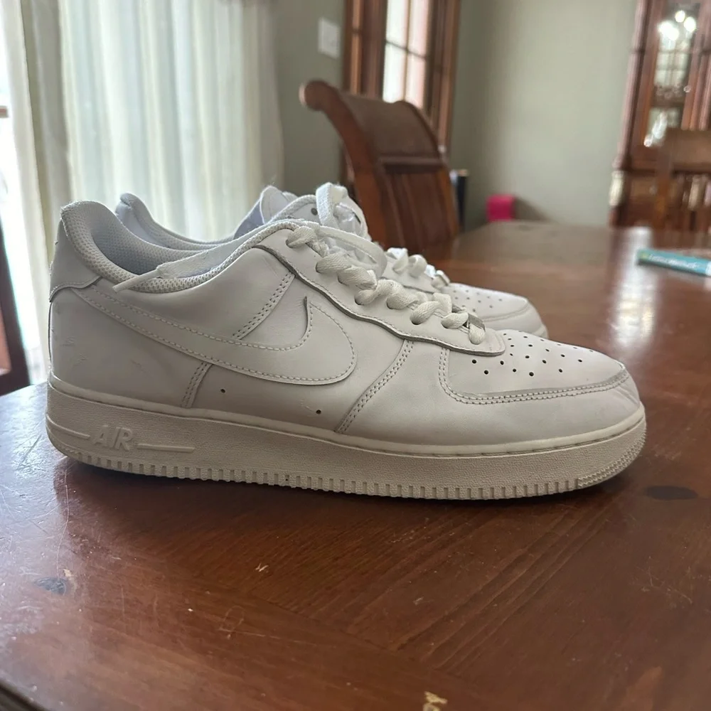 Men Nike Airforce 1s